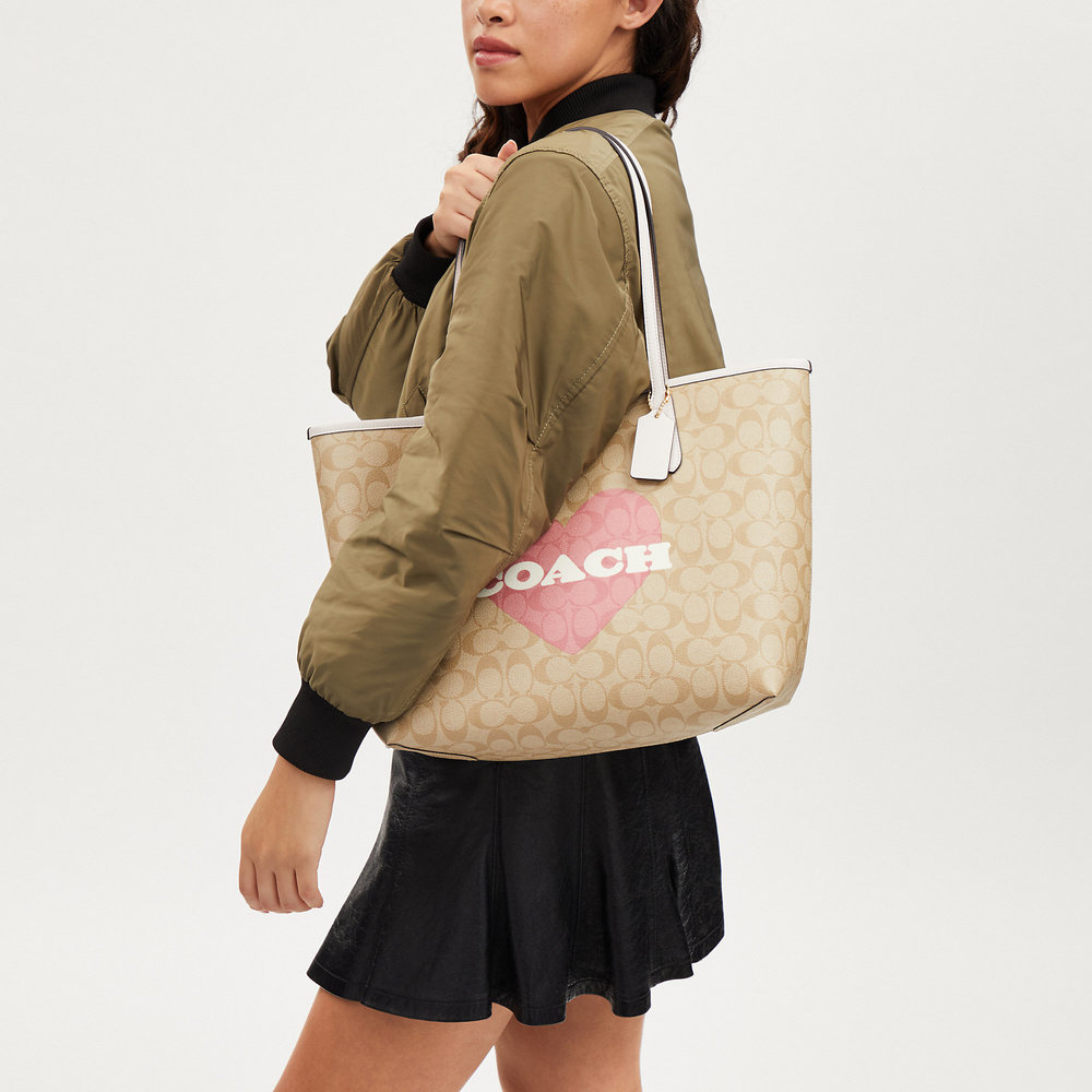 NWT Coach Outlet City Tote In Signature Canvas With Heart Print - Picture 5 of 6
